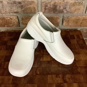 COBBIE CUDDLERS White Leather Slip-On Shoes SZ-6.5 Wide